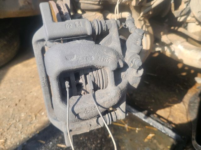 bontott PEUGEOT 407 Bal első Féknyereg Munkahengerrel