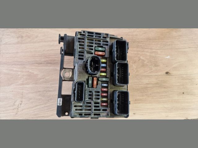 bontott PEUGEOT 407 Biztosítéktábla Motortér