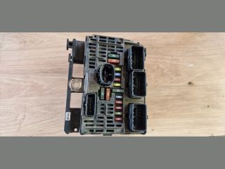 bontott PEUGEOT 407 Biztosítéktábla Motortér