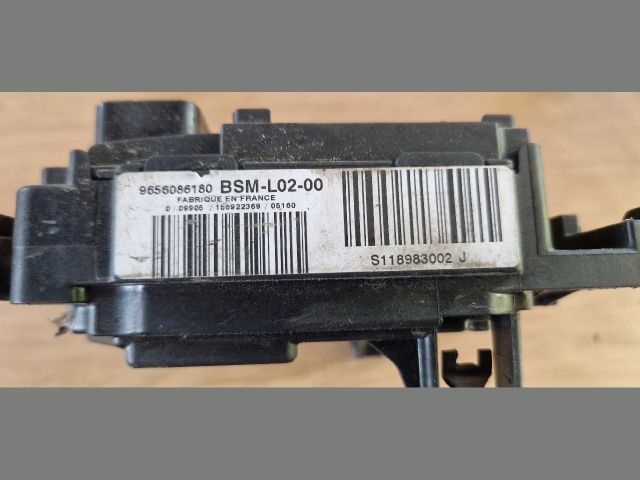 bontott PEUGEOT 407 Biztosítéktábla Motortér