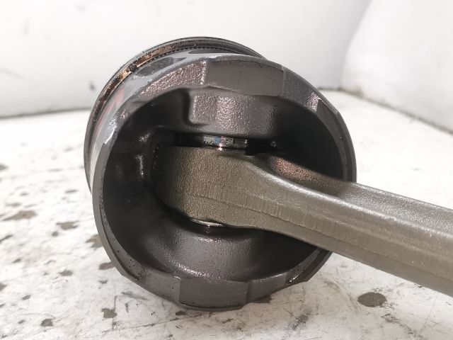 bontott PEUGEOT 407 Dugattyú és Hajtókar