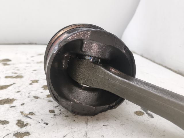 bontott PEUGEOT 407 Dugattyú és Hajtókar