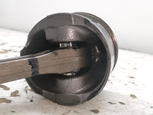 bontott PEUGEOT 407 Dugattyú és Hajtókar