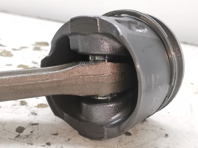 bontott PEUGEOT 407 Dugattyú és Hajtókar