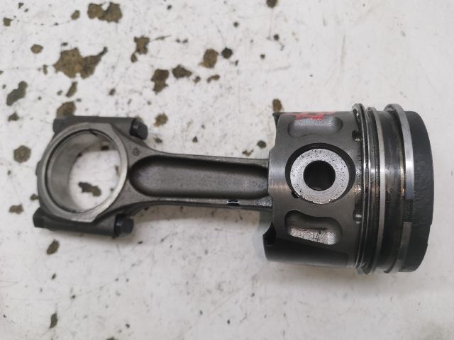 bontott PEUGEOT 407 Dugattyú és Hajtókar