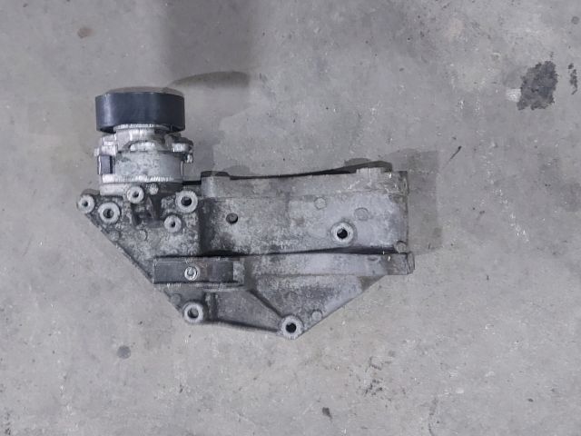 bontott PEUGEOT 407 Generátor Tartó Bak