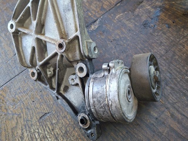 bontott PEUGEOT 407 Generátor Tartó Bak