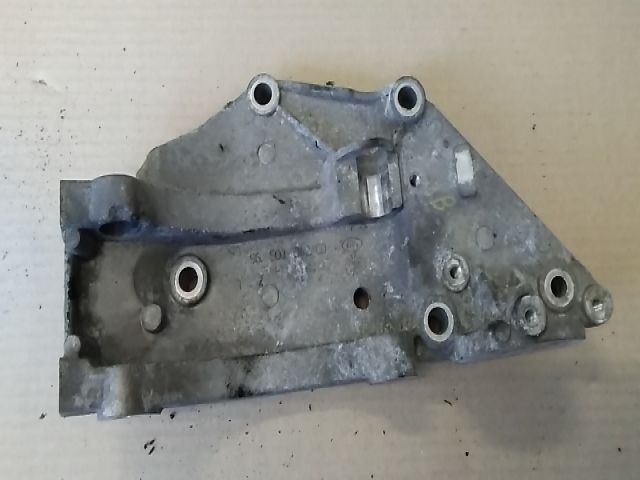 bontott PEUGEOT 407 Generátor Tartó Bak