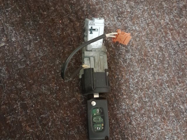 bontott PEUGEOT 407 Gyújtáskapcsoló Házzal