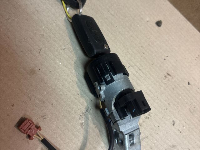 bontott PEUGEOT 407 Gyújtáskapcsoló