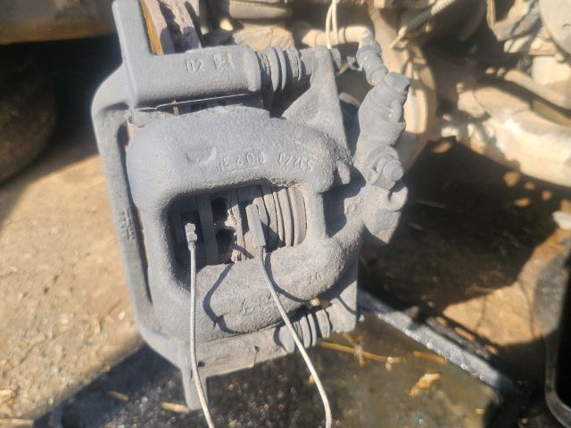 bontott PEUGEOT 407 Jobb első Féknyereg Munkahengerrel