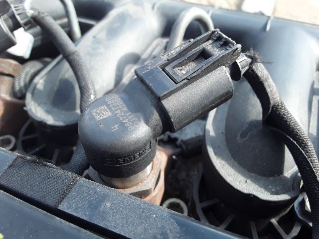 bontott PEUGEOT 407 Motor (Fűzött blokk hengerfejjel)