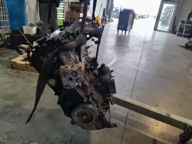 bontott PEUGEOT 407 Motor (Fűzött blokk hengerfejjel)