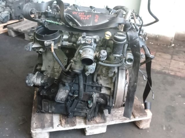 bontott PEUGEOT 407 Motor (Fűzött blokk hengerfejjel)