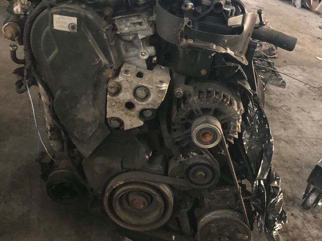 bontott PEUGEOT 407 Motor (Fűzött blokk hengerfejjel)