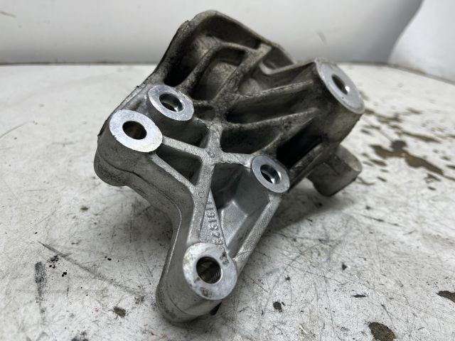 bontott PEUGEOT 407 Motor Tartó Bak (Fém)