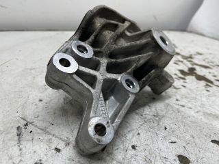 bontott PEUGEOT 407 Motor Tartó Bak (Fém)