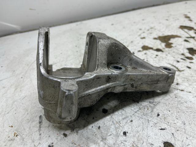 bontott PEUGEOT 407 Motor Tartó Bak (Fém)