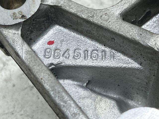 bontott PEUGEOT 407 Motor Tartó Bak (Fém)