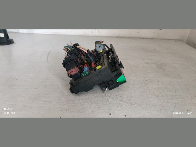 bontott PEUGEOT 407 Biztosítéktábla Motortér