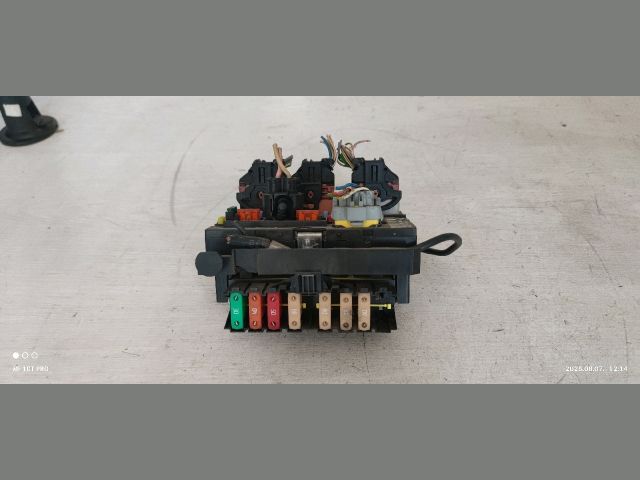 bontott PEUGEOT 407 Biztosítéktábla Motortér