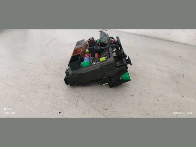 bontott PEUGEOT 407 Biztosítéktábla Motortér