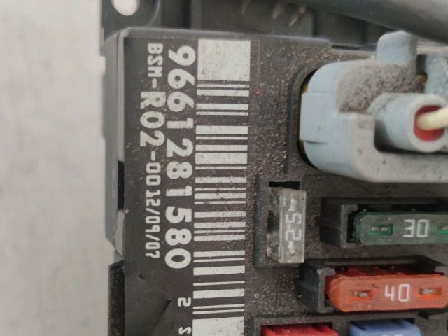 bontott PEUGEOT 407 Biztosítéktábla Motortér