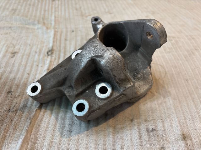 bontott PEUGEOT 407 Motor Tartó Bak (Fém)