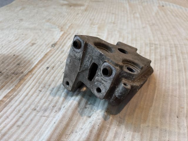 bontott PEUGEOT 407 Motor Tartó Bak (Fém)