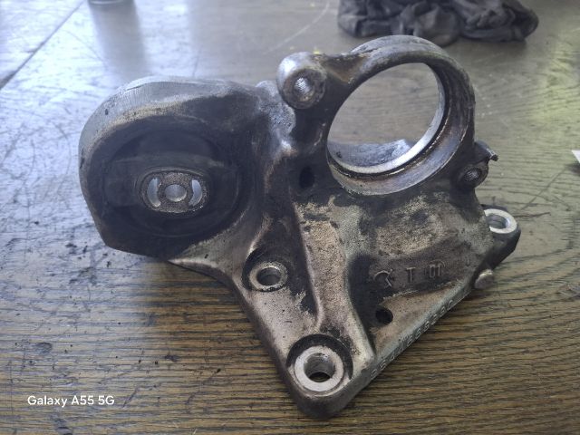 bontott PEUGEOT 407 Motor Tartó Bak (Fém)