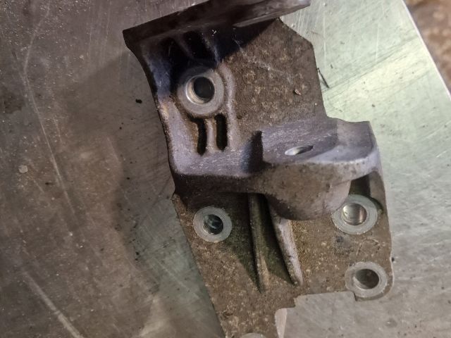 bontott PEUGEOT 407 Motor Tartó Bak (Fém)