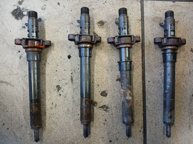 bontott PEUGEOT 407 Porlasztó Sor / Híd