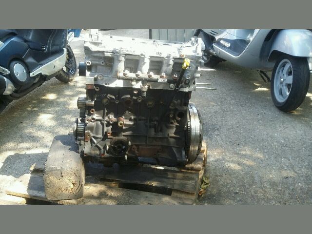 bontott PEUGEOT 407 Motor (Fűzött blokk hengerfejjel)