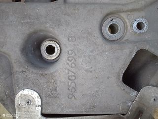 bontott PEUGEOT 407 Első Bölcső