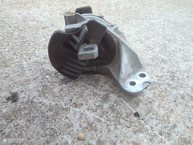 bontott PEUGEOT 407 Motor Tartó Bak (Fém)