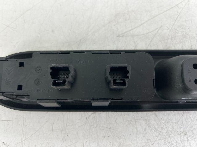 bontott PEUGEOT 407 Ablakemelő Kapcsoló Négyes / Kettes
