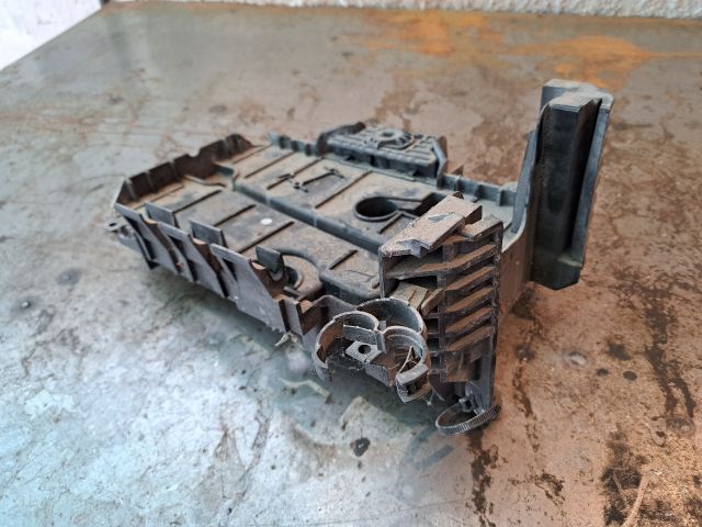 bontott PEUGEOT 407 Akkumulátor Tartó