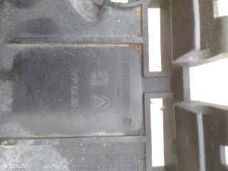 bontott PEUGEOT 407 Akkumulátor Tartó