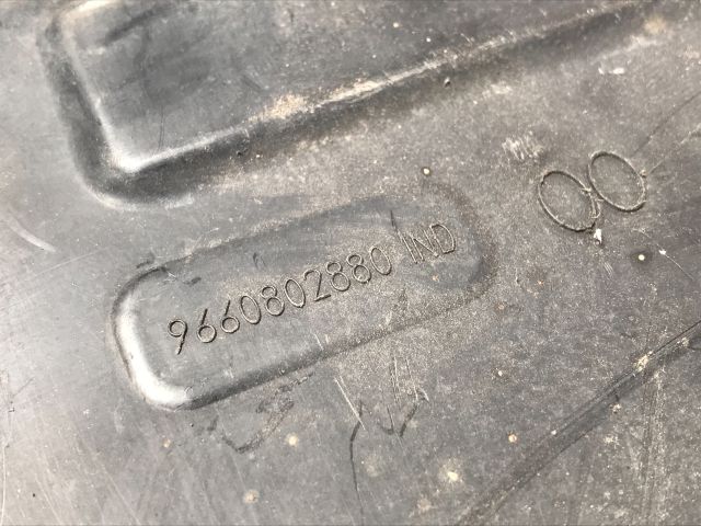 bontott PEUGEOT 407 Alsó Hűtőburkolat