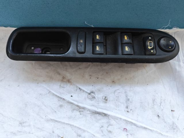 bontott PEUGEOT 407 Bal első Ablakemelő Kapcsoló