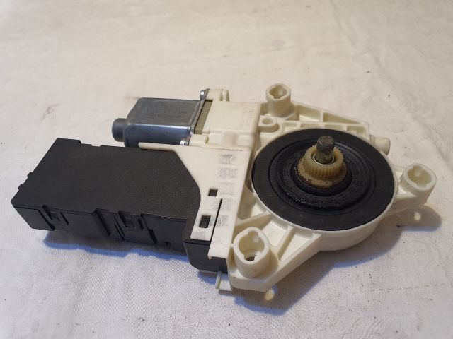 bontott PEUGEOT 407 Bal első Ablakemelő Motor