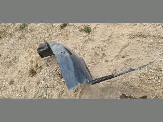 bontott PEUGEOT 407 Bal első Első Dobbetét (Kerékjárati, Műanyag)