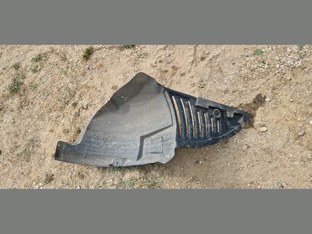 bontott PEUGEOT 407 Bal első Első Dobbetét (Kerékjárati, Műanyag)