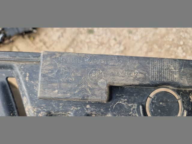 bontott PEUGEOT 407 Bal első Első Dobbetét (Kerékjárati, Műanyag)