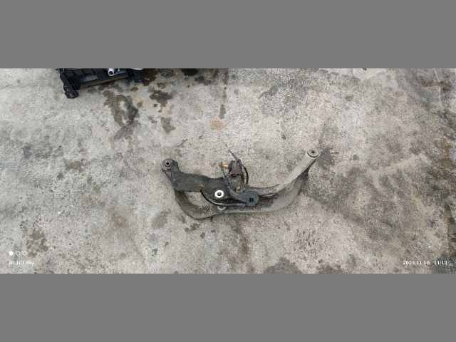 bontott PEUGEOT 407 Bal első Futómű Kitámasztó