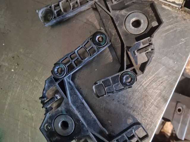 bontott PEUGEOT 407 Bal első Lökhárító Merevítő Tartó (Fém)