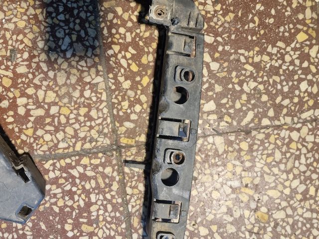 bontott PEUGEOT 407 Bal első Oldal Lökhárító Tartó (Műanyag)