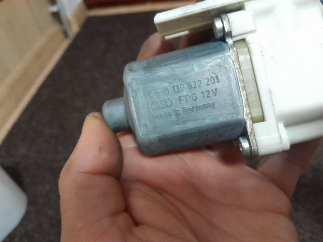 bontott PEUGEOT 407 Bal hátsó Ablakemelő Motor