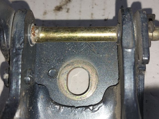 bontott PEUGEOT 407 Bal hátsó Alsó Zsanér