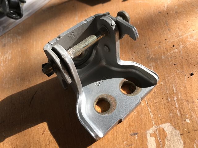 bontott PEUGEOT 407 Bal hátsó Felső Zsanér